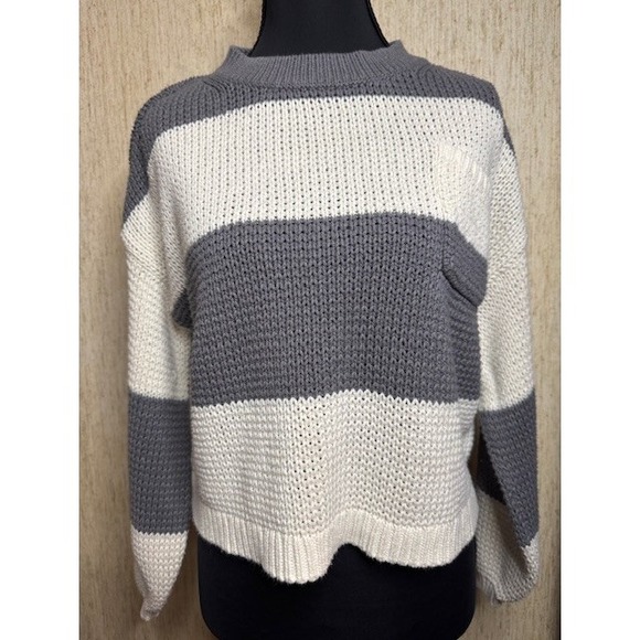 American Eagle Outfitters Sweaters - American Eagle Women's Knit White/Gray Striped Sweater Size Small